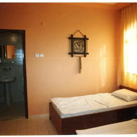 Hotel World 2*