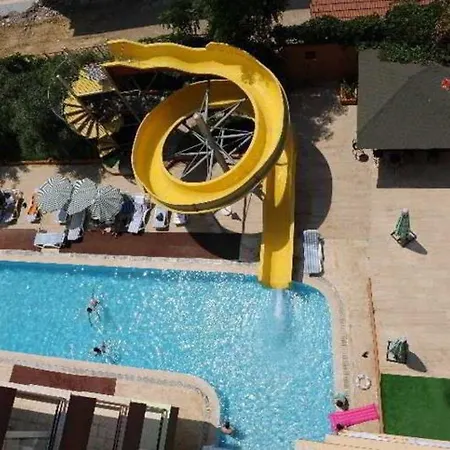Hotel World 2*